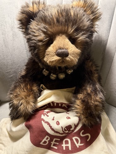 Charlie bears snuggle - •,